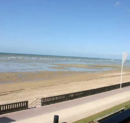 2 Chambres Foch Apartment Cabourg